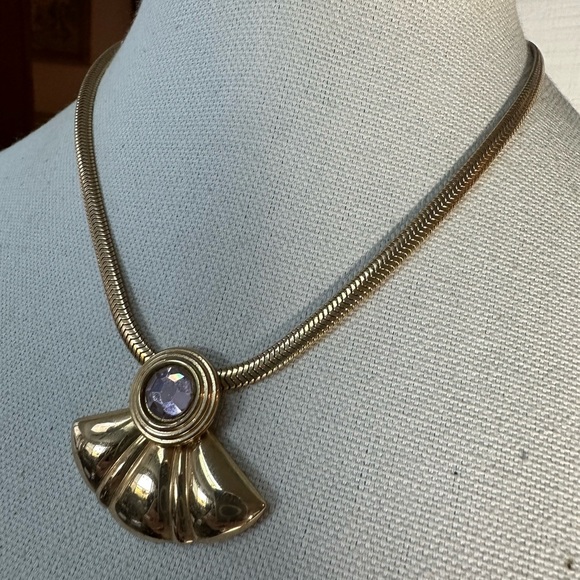 Vintage goldtone necklace with purple stone - Picture 2 of 7